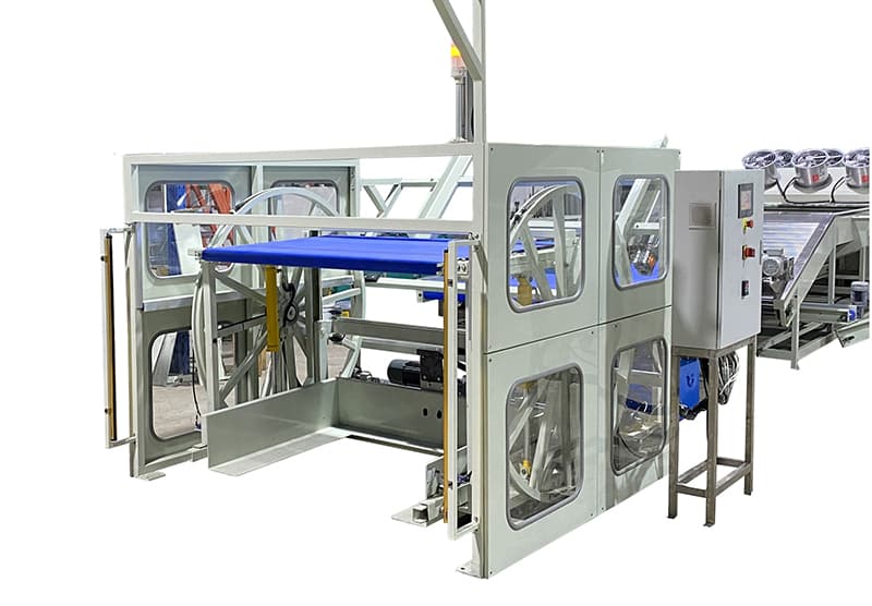 images/1669276083858Feeding and cleaning.jpg